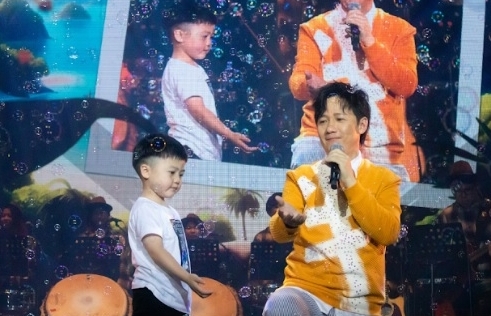 感恩童年回忆全甜 阿牛泪目隔空喊话亡母