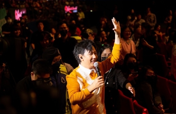 感恩童年回忆全甜 阿牛泪目隔空喊话亡母