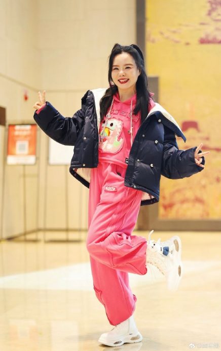 批“会写歌不等于会唱歌” 龚琳娜疑发文内涵五月天