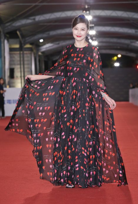  拍《义不容情》跟周海媚“上契” 黄日华忆“阿妹”脸部常现红斑