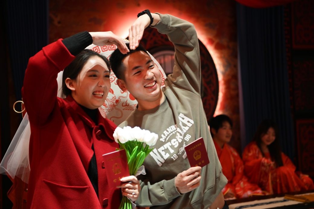 拼盘 聘金太高年轻人不敢结婚?中立法禁止借婚姻索取财物