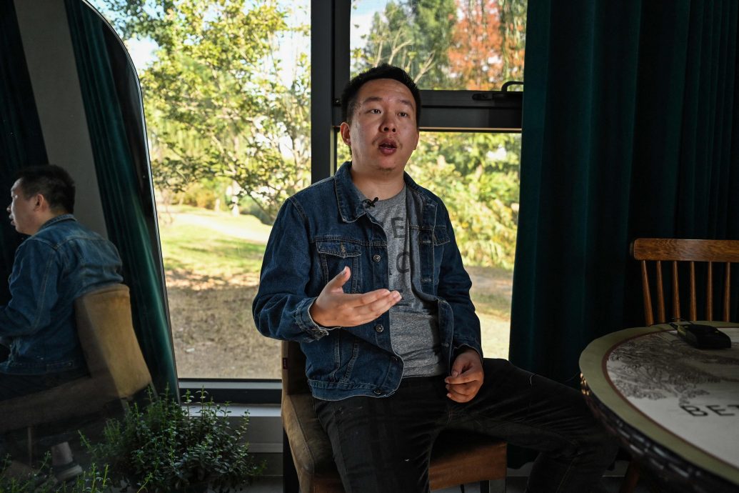 拼盘/中国民众用AI“复活”亲人引热议