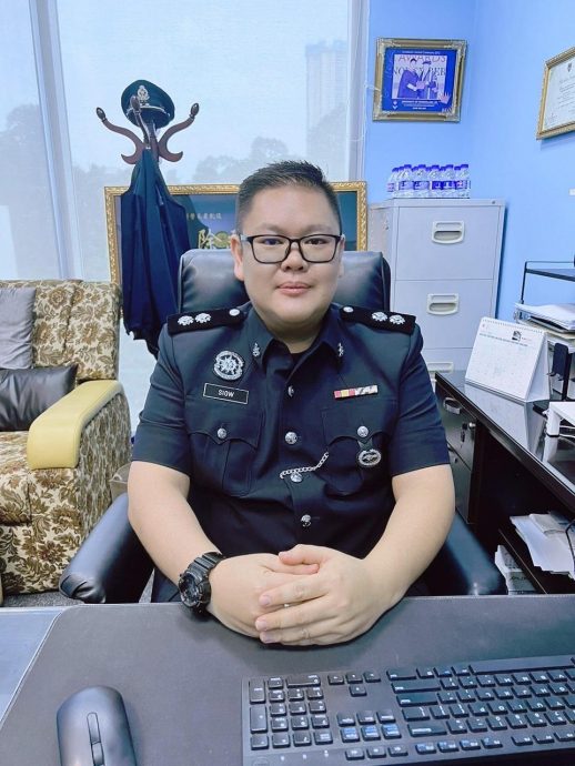 捷运站露宝男因和女友吵架·精神压力大失常露下体