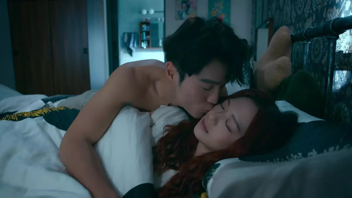 新剧接档佘诗曼挨骂 冯盈盈回9字被赞高情商