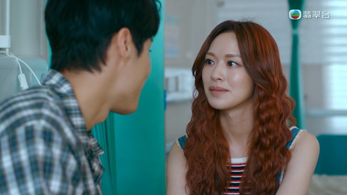 新剧接档佘诗曼挨骂 冯盈盈回9字被赞高情商