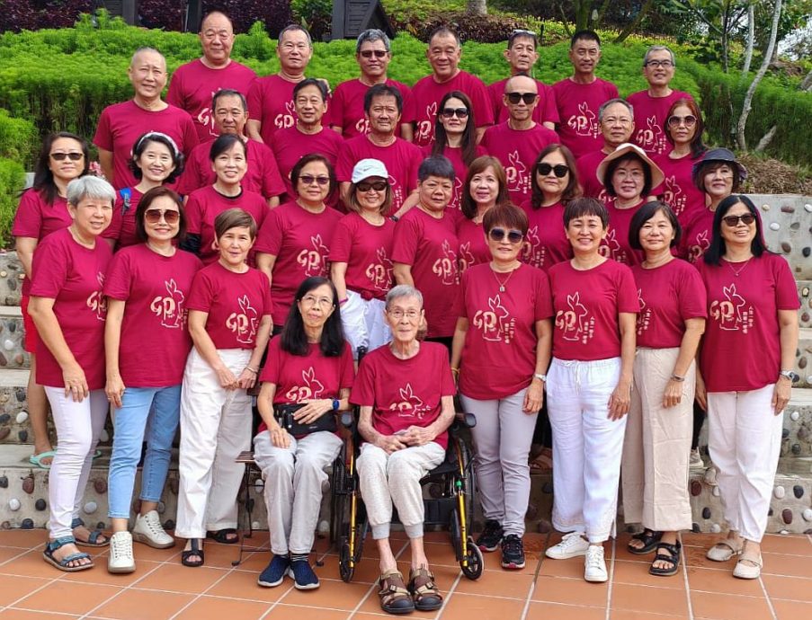 难忘师生情,77岁的李发及75岁梁雅梅教师伉俪,远从最南部的柔佛士古来,跨越逾400公里的距离到彭亨文冬美律谷,只为赴一场师生同学会