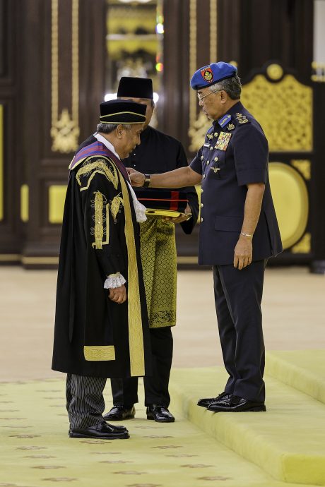 有4图/ 国家元首赐封298人.马来亚大法官拿督扎比丁阿迪亚受封丹斯里