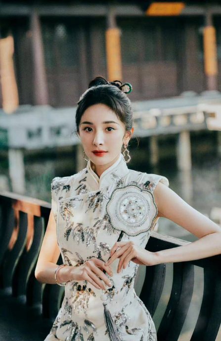 杨幂争输赵丽颖？ 咖位女二变客串