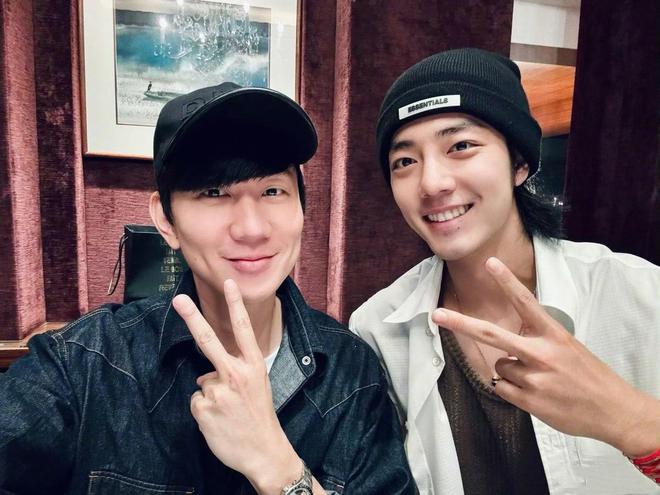 林俊杰舞蹈被恶搞爆怒 胡夏曾黎急删模仿视频