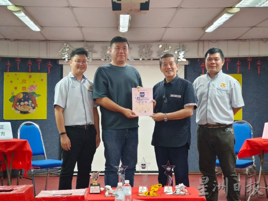 柔: 新山海南会馆“雅哲杯”闭幕礼 陈泓宾:赛前认真准备 “雅哲杯”比国会辩论更精彩