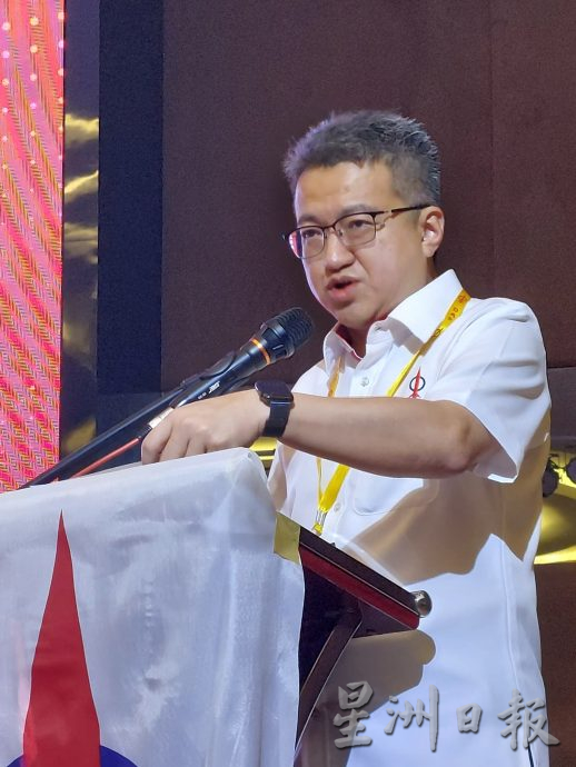 柔: 柔行动党大会 陆兆福:贡献24席位 柔州是团结政府后盾