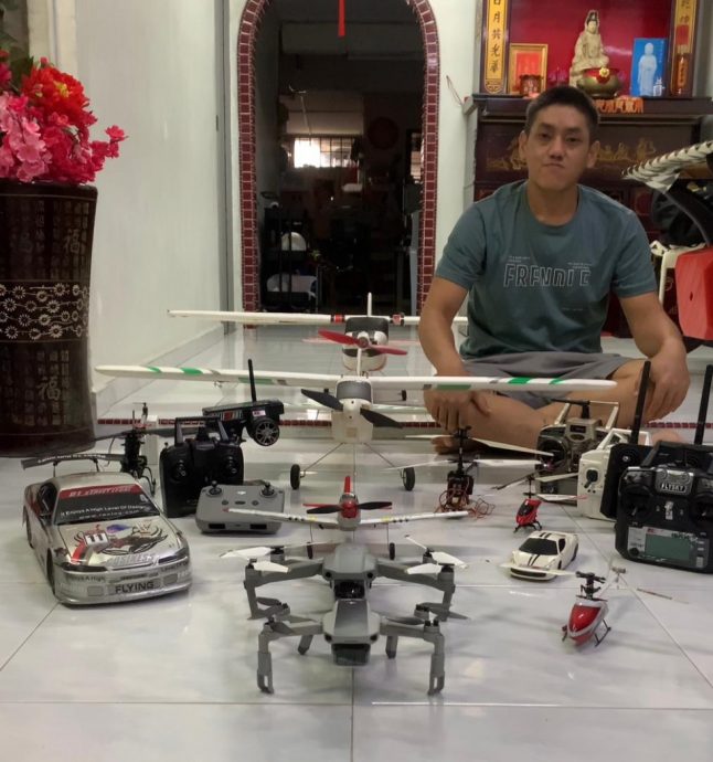 柔:今日面谱(12月28日见报):无线电爱好者方世维以无人机喷洒农药