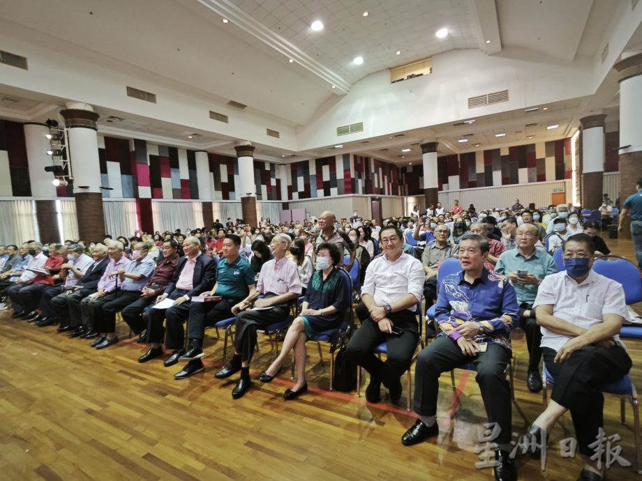 柔:何朝东:《新旧对照。新山故事》推介 盼与华族文物馆 相配合