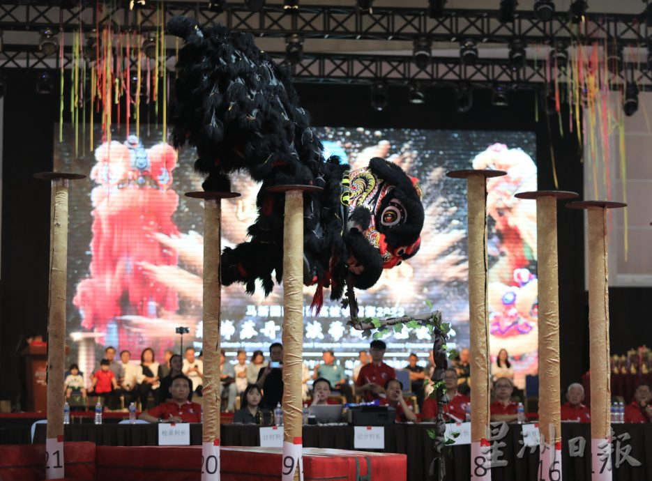柔：封底：新闻：首届马新国际南狮高桩争霸赛，25国内外狮团争冠