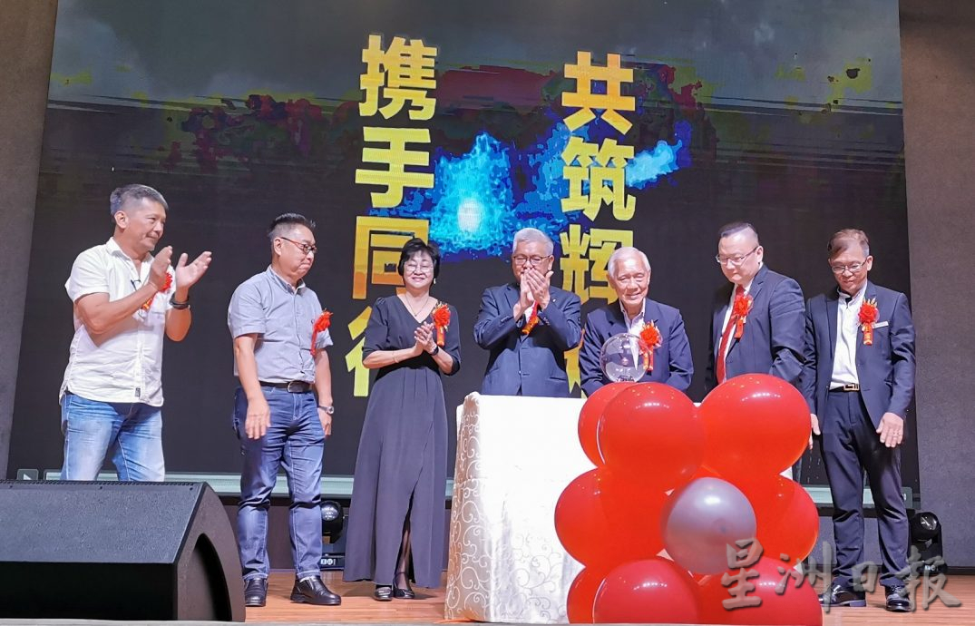 柔：成立之初遇上冠病疫情，柔佛许氏公会历经4年持续成长，15日首迎来理事就职典礼晚宴