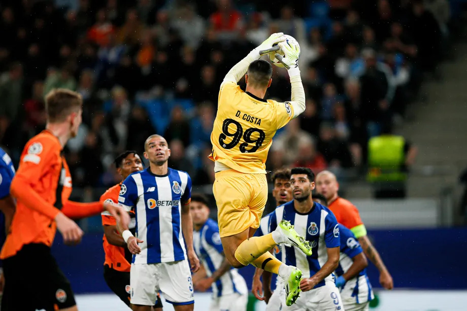 欧冠杯|双方E组首回合不分胜负  马体会拉兹奥末轮争老大