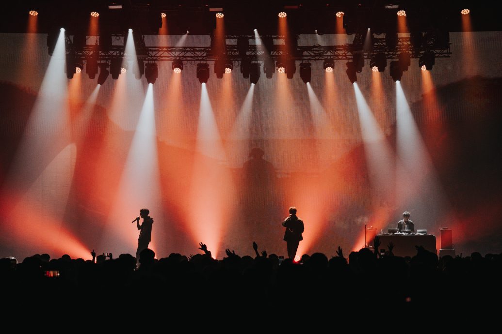 歌迷丢贴身物品上台 PG One惊呼:不要搞这个