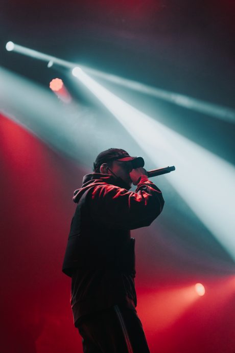 歌迷丢贴身物品上台 PG One惊呼:不要搞这个