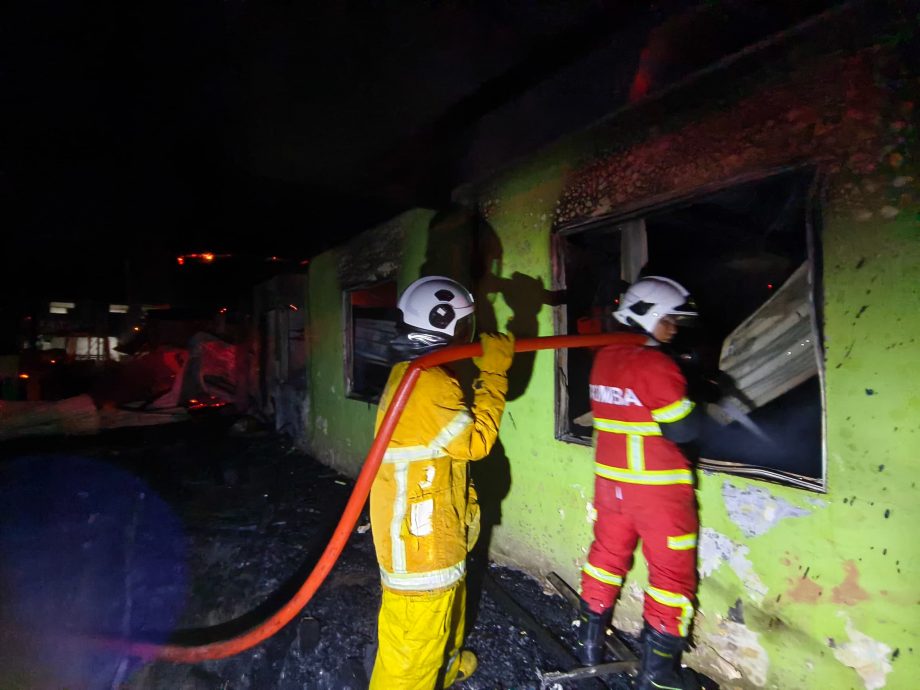 沙瓜拉阿拜国小学生宿舍和食堂发生大火灾 夷为平地