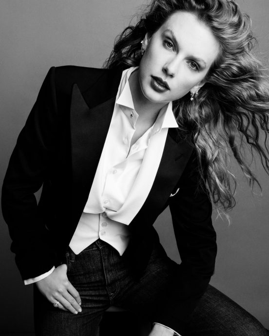 泰莱史薇芙带宠物登封 爱猫身价高达4亿