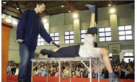 涉致女糖尿病患者死亡 英国警方控“拍打疗法大师”萧宏慈过失杀人罪