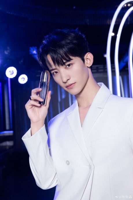 深夜晒和刘诗诗合照 男星被抓包秒删掀热议