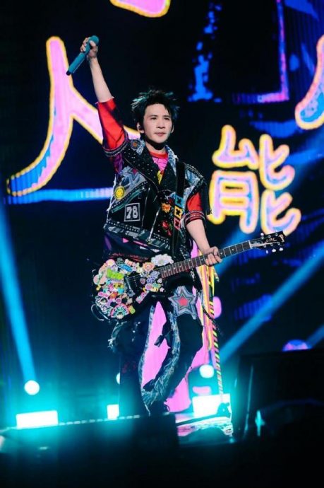 清唱2首未报备歌 大张伟遭开罚3万