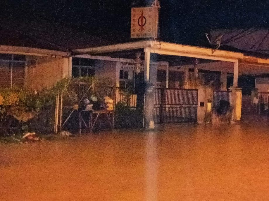 滂沱大雨致和丰多区水患  情况不严重