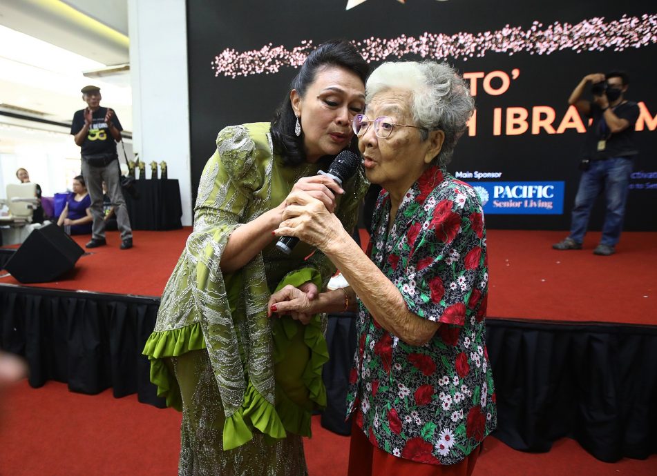 点燃“人生下半场”希望 银发族飙歌舞秀活力