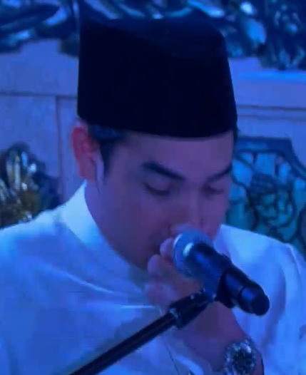 父亲纳吉未能出席婚礼 新郎季平难过流泪