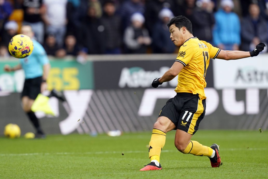 狼队4比1大胜蜜蜂 黄喜灿双响创进球纪录