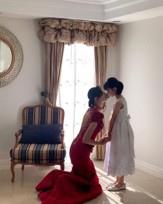 王丹妮9岁女改随继父姓 夸老公100分好爸爸