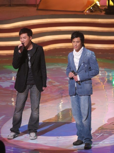 王贤志暗讽某人“双面人” 网民疯猜表哥郑嘉颖