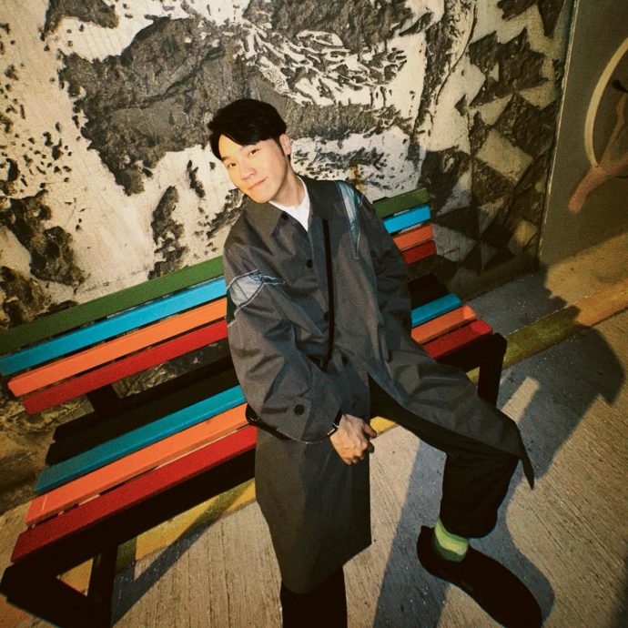 王贤志暗讽某人“双面人” 网民疯猜表哥郑嘉颖