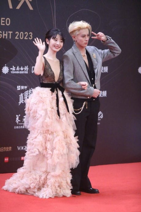 王鹤棣强拉手田曦薇甜揪耳 棣欣引力CP粉崩溃