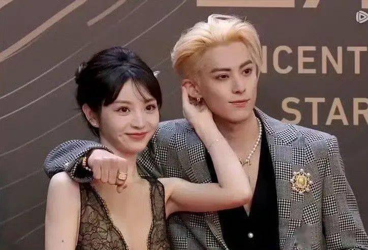 王鹤棣强拉手田曦薇甜揪耳 棣欣引力CP粉崩溃