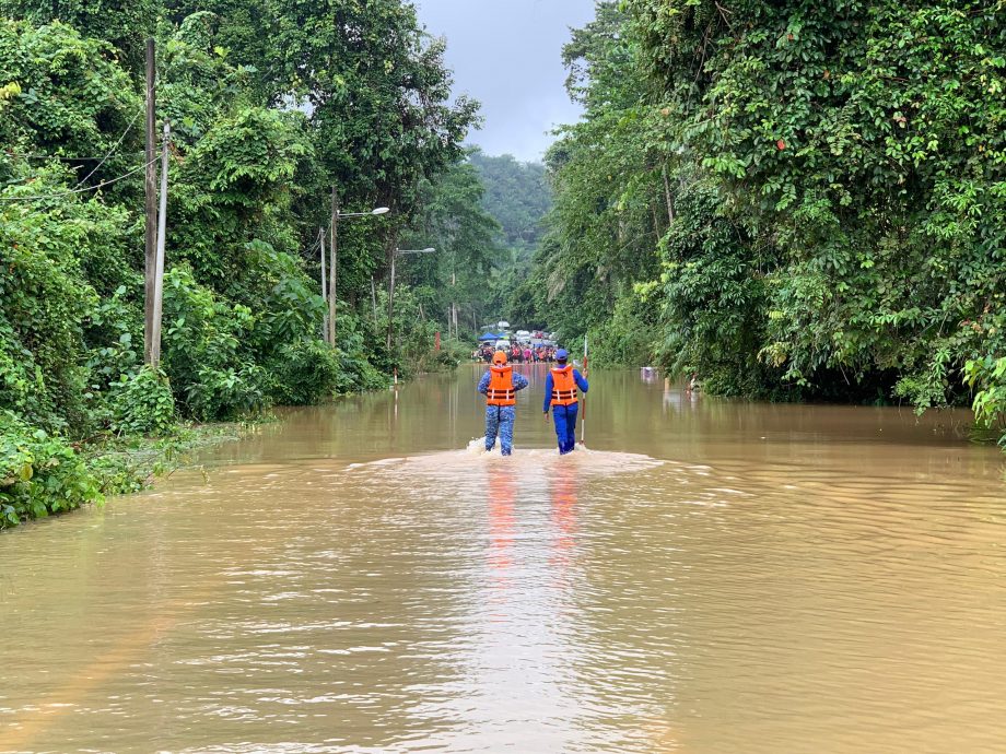  白事遇水灾！棺木转移3次才顺利下葬