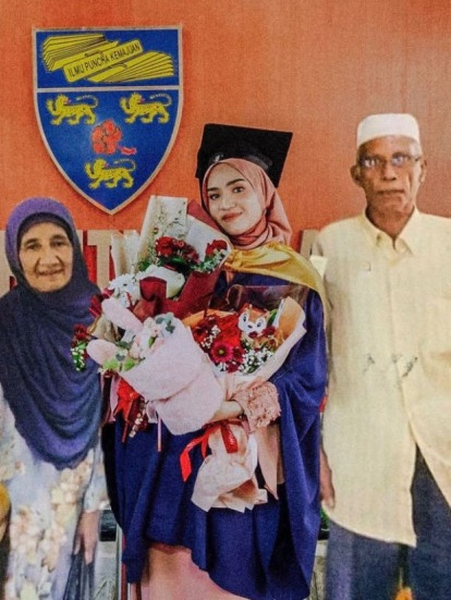 网民帮剪辑与过世爷爷奶奶旧照合成毕业照 女子感动泪崩