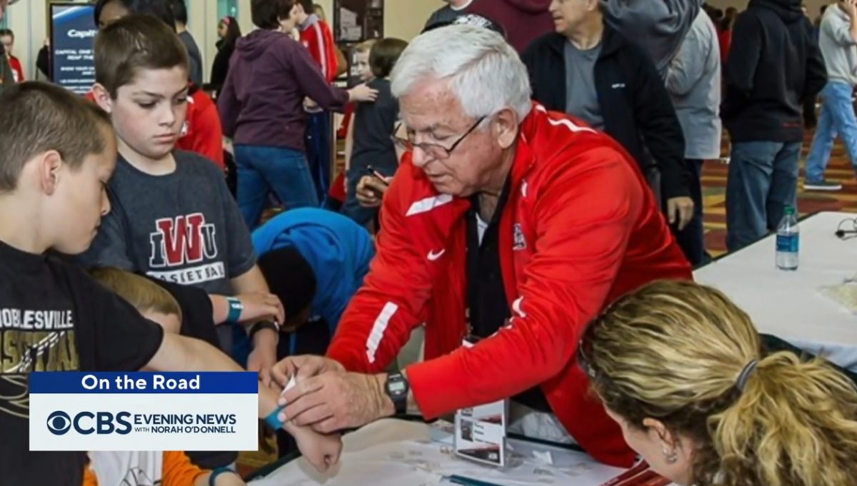 美国老人开旧车没手机 死后6000万全捐慈善机