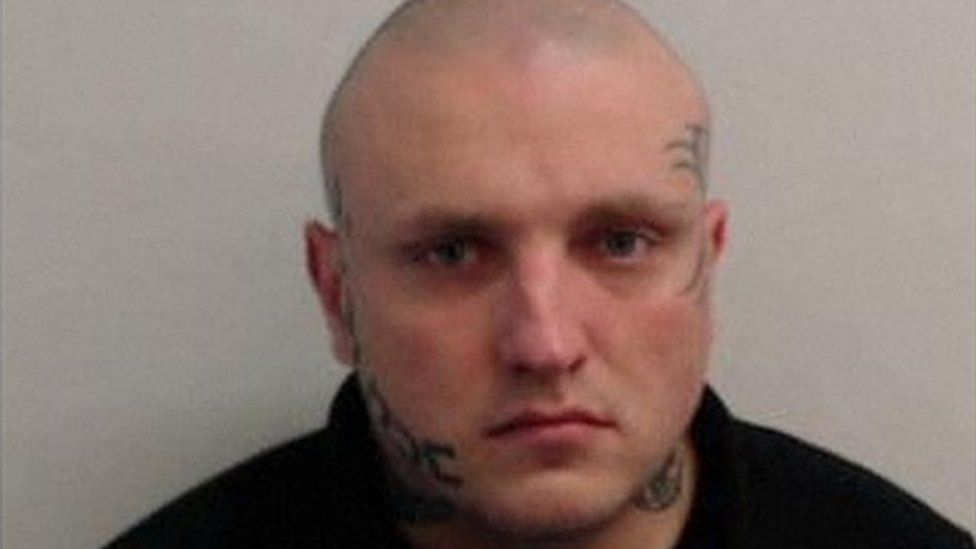 英国强奸犯审判前变性成女人 官方最后决定......