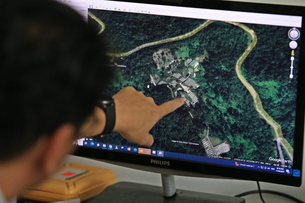 营地土崩一周年 | 被官员呛“孩子死了可以再生”父母:营地业者没交代人性在哪?