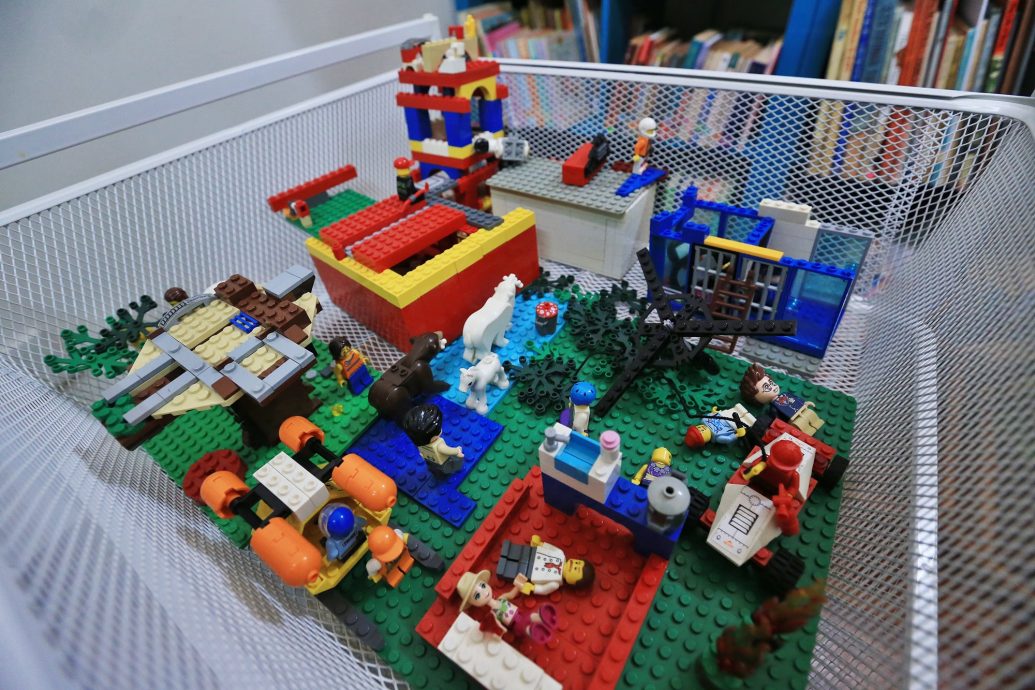 营地土崩一周年 | 被官员呛“孩子死了可以再生”父母:营地业者没交代人性在哪?