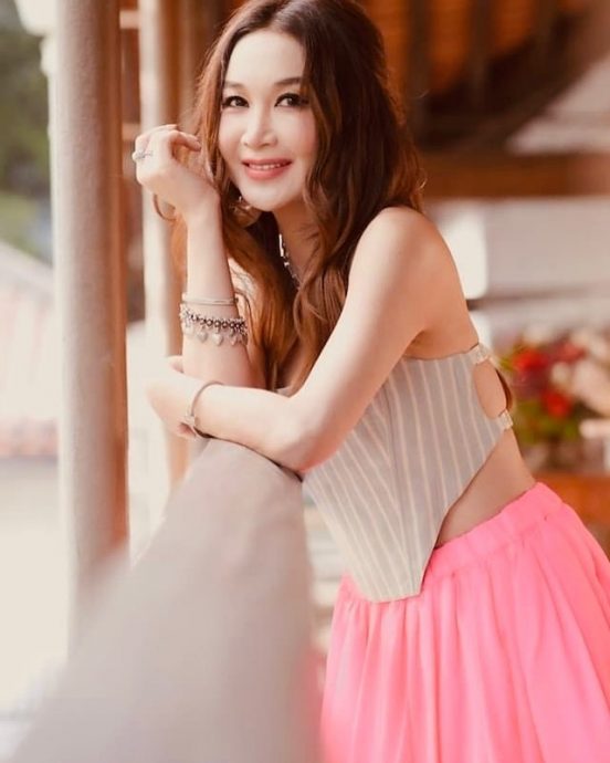 薛凯琪撞脸温碧霞? 妩媚登台被酸“越老越姣”