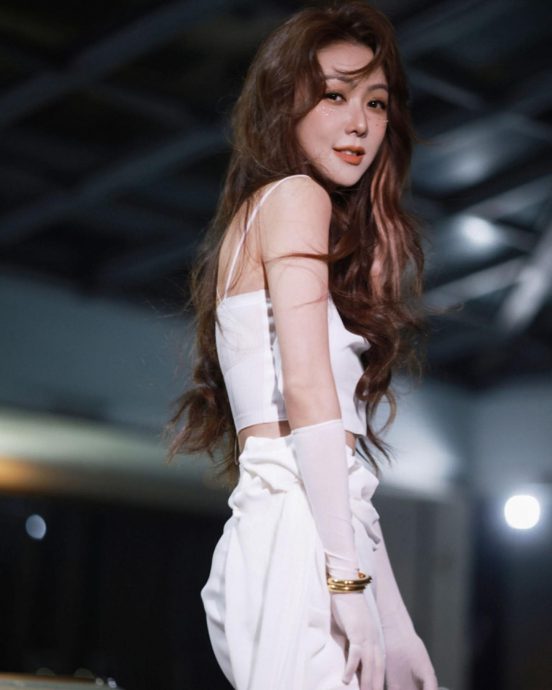 薛凯琪撞脸温碧霞? 妩媚登台被酸“越老越姣”