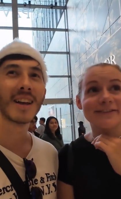 视频 | 大马商场圣诞氛围浓厚 外国夫妇哭了:有家的感觉