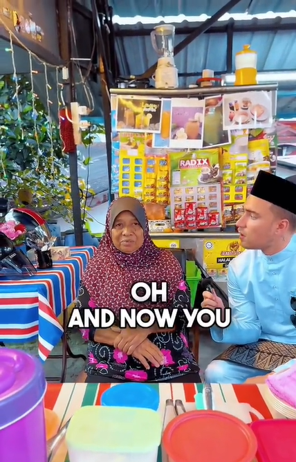 视频|与俄男英语对答如流获赞 老妇:敢敢讲英语 别怕羞!