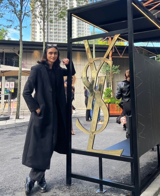 视频|俊朗大学生18秒视频爆红  大企业也留言“告白”