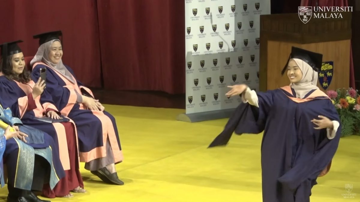 视频|欢乐又创意  马大毕业生舞着领证书