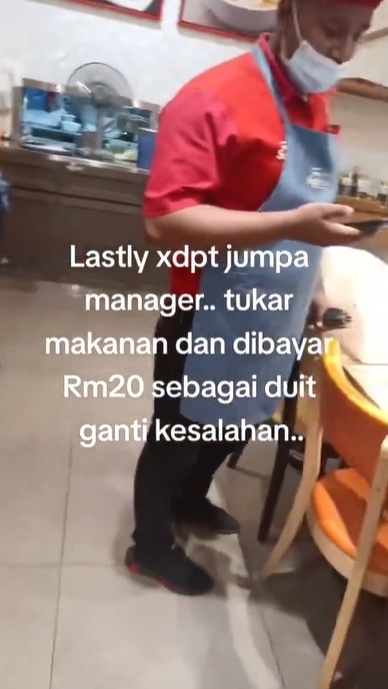 视频|男子不满送错餐踩上门 “害我驾马赛迪来这里!”