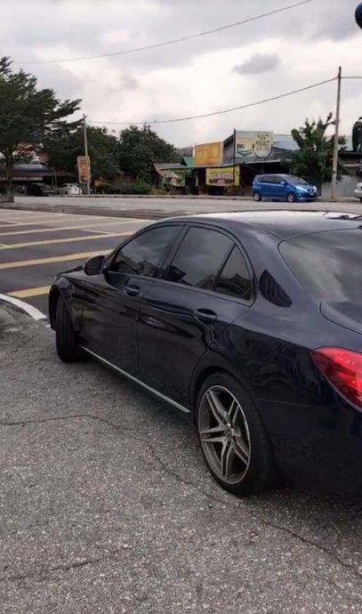 视频|退休驾马赛地当司机 大叔:在家吃睡太闲了!